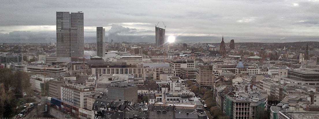 Ausblick aus unserem Seminarraum im Opernturm: Die Skyline von “Mainhattan”.