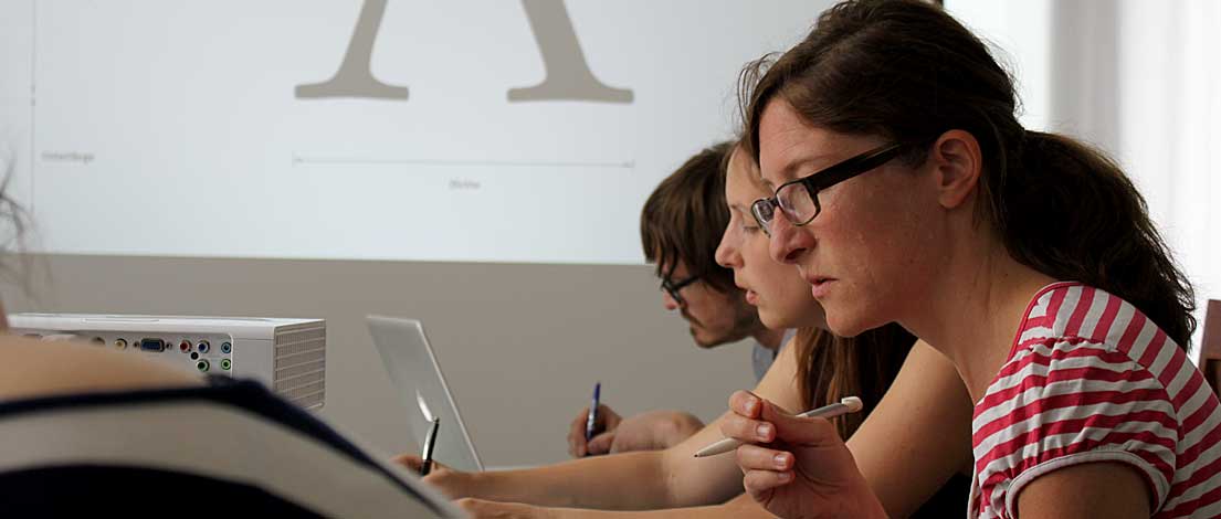 Eva Kolb (Webdesign, Grafik und Ausstellung, Hamburg). Typoakademie, Seminar »Typografie im Grafik- und Kommunikationsdesign« und Workshop »Schriftmischung« am 5.–6. Juni 2015 in Berlin. Foto: Wolfgang Beinert, Berlin.