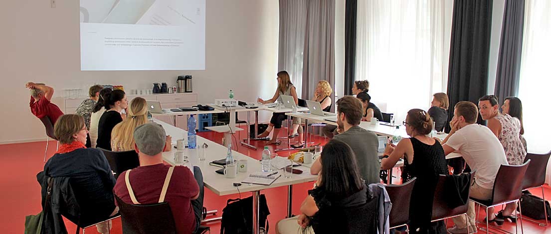 Martin Frischauf (Schwabenrepro GmbH, Stuttgart), Sina Hagel (einmaleins - Büro für Gestaltung, Burgrieden), Marcus Merz (einmaleins - Büro für Gestaltung, Burgrieden), Thea Heidebrecht (einmaleins - Büro für Gestaltung, Burgrieden), Sarah Gilgien (Sarah Gilgien Konzept & Gestaltung, Stuttgart), Daniela Vey (Infodesignerin.de, Stuttgart), Manuela Weigl (Atelier für neue Trends GmbH, Appenweier), Michaela Beirle (4zig Dangel Staudt Beirle GbR, Reutlingen), Jonathan Kopetzky (4zig Dangel Staudt Beirle GbR, Reutlingen), Brigitte Loeckle (Brigitte Loeckle, Dipl. Grafik-Designerin, Stuttgart), Lisa Schmidkte (in medias rees, Stuttgart), Tim Dinger (agenturwitt, Freiburg), Predrag Vargovic (bilekjaeger GmbH & Co. KG, Stuttgart), Nina Vogel (soldan kommunikation, Stuttgart), Ann-Kathrin Fischer (soldan kommunikation, Stuttgart), Tatjana Rudat (Artwork, Werbung & Design, Freiburg), Katja Bode (Fotografie und Grafikdesign, Friedrichshafen) und Catalina Kirschner (Konzept, Gestaltung und Design, Freiburg). Typoakademie, Seminar »Typografie im Grafik- und Kommunikationsdesign« am 12. Juni 2015 im Hospitalhof in Stuttgart. Foto: Wolfgang Beinert, Berlin.