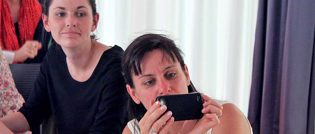 Lisa Schmidkte (in medias rees, Stuttgart) und Tatjana Rudat, AGD (Artwork, Werbung & Design, Freiburg). Typoakademie, Seminar »Typografie im Grafik- und Kommunikationsdesign« am 12. Juni 2015 im Hospitalhof in Stuttgart. Foto: Wolfgang Beinert, Berlin.