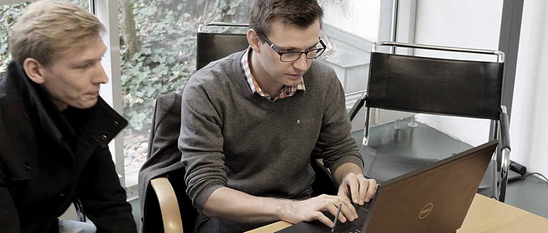 Sebastian Fröhlich (explain it GmbH, München) und Philipp Lugert (impuls Informationsmanagement GmbH, Nürnberg). Typoakademie, Seminar »Typografie im Grafik- und Kommunikationsdesign« am 13. November 2015 bei Bayern Design, München. Foto: Wolfgang Beinert, Berlin.