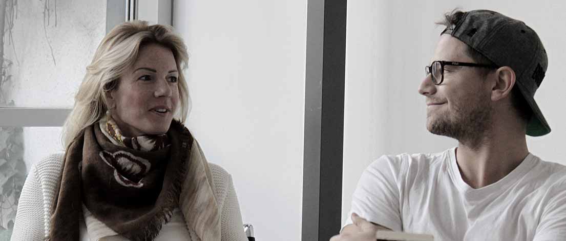 Ulrike Hostehradsky (MEDIEN DESIGN ATELIER, München) und Benjamin Linke (Designer, Höhenkirchen). Typoakademie, Seminar »Typografie im Grafik- und Kommunikationsdesign« am 13. November 2015 bei Bayern Design, München. Foto: Wolfgang Beinert, Berlin.