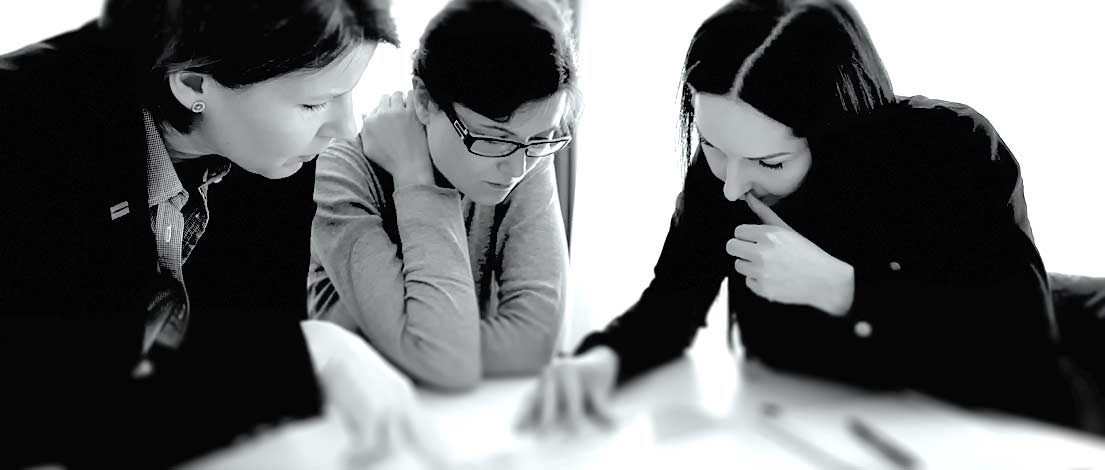 Alexandra Schlierf (WEADYOU, Ludwigsburg), Verena Sauer (Königreich Werbeagentur, Ludwigsburg) und Stephanie Hörbe (medienformer, Stuttgart). Typoakademie, Seminar »Typografie im Grafik- und Kommunikationsdesign« am 29. April 2016 im Hospitalhof in Stuttgart. Foto: Wolfgang Beinert, Berlin.